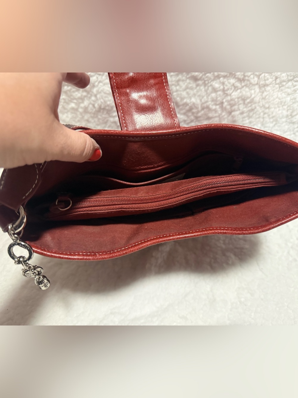 Women's Croc-Embossed Leather Shoulder Bag - Burgundy - Picture 3 of 11